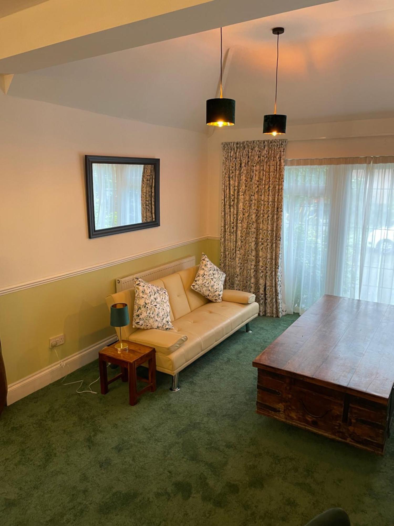 וולברהאמפטון Barons Court Hotel מראה חיצוני תמונה
