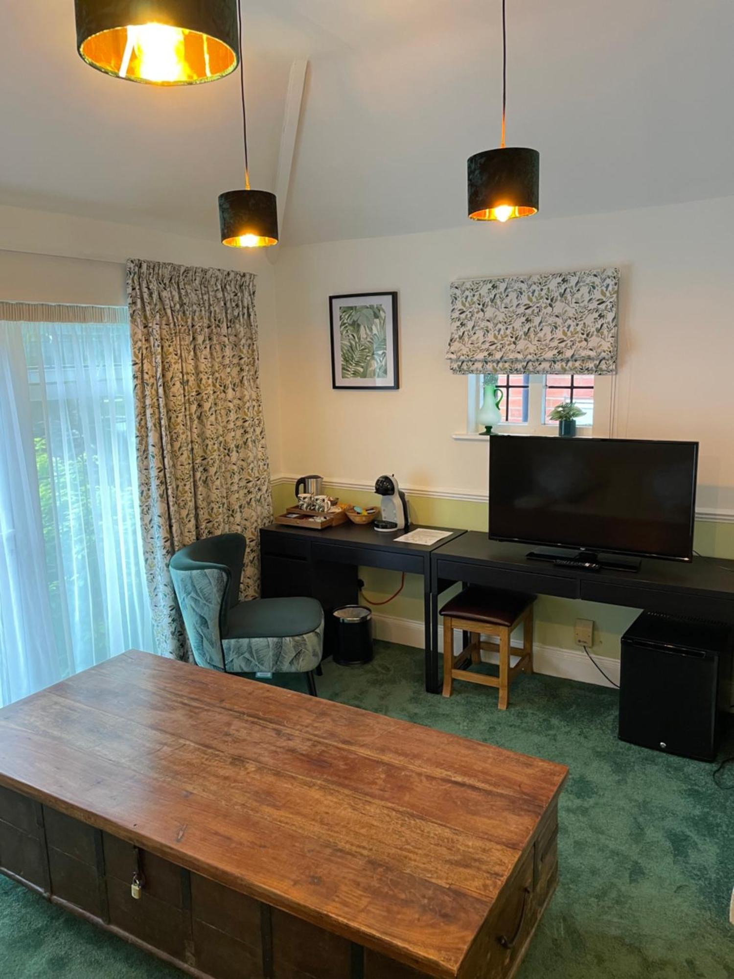 וולברהאמפטון Barons Court Hotel מראה חיצוני תמונה