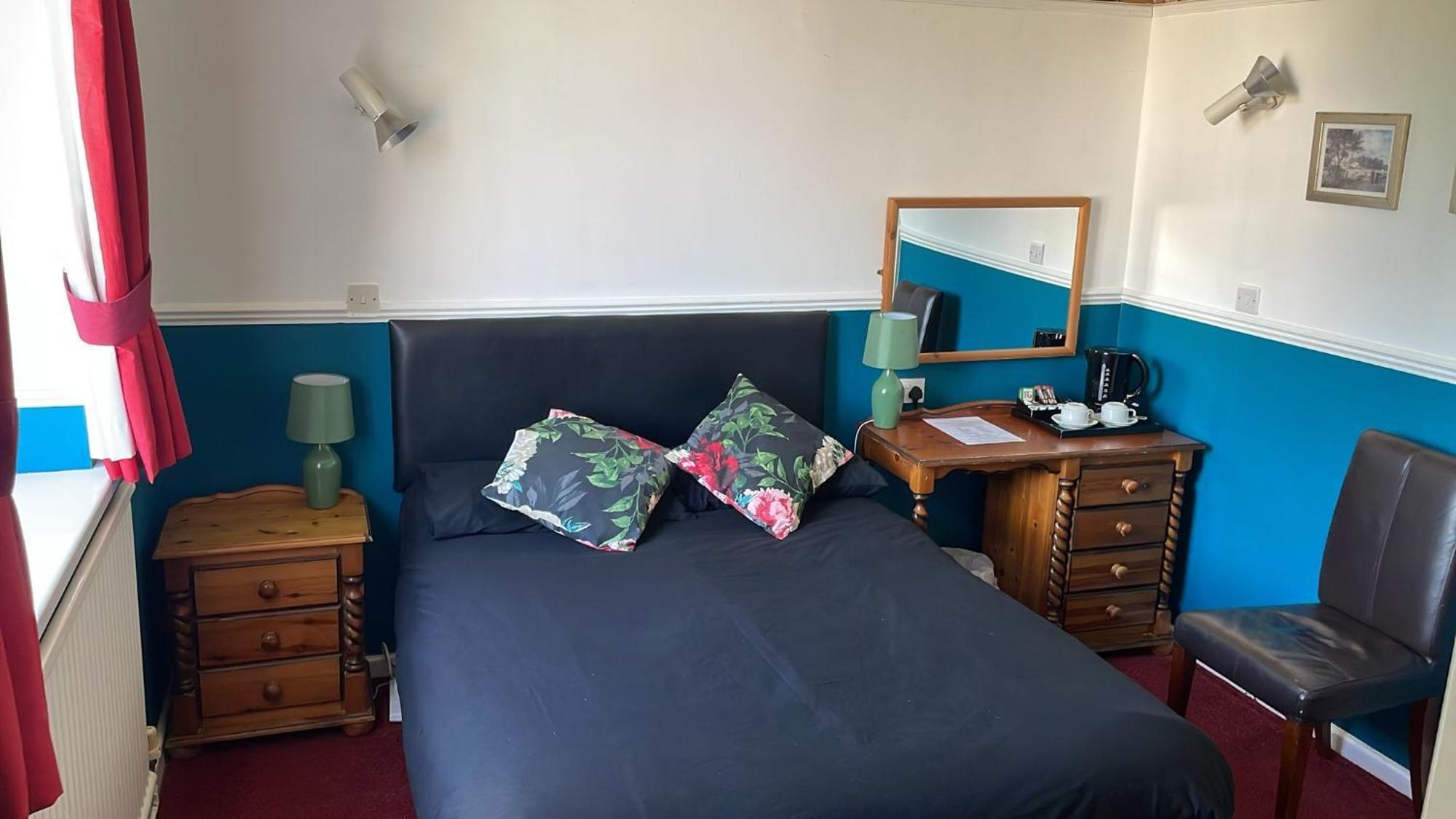 וולברהאמפטון Barons Court Hotel מראה חיצוני תמונה