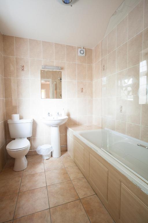 וולברהאמפטון Barons Court Hotel חדר תמונה