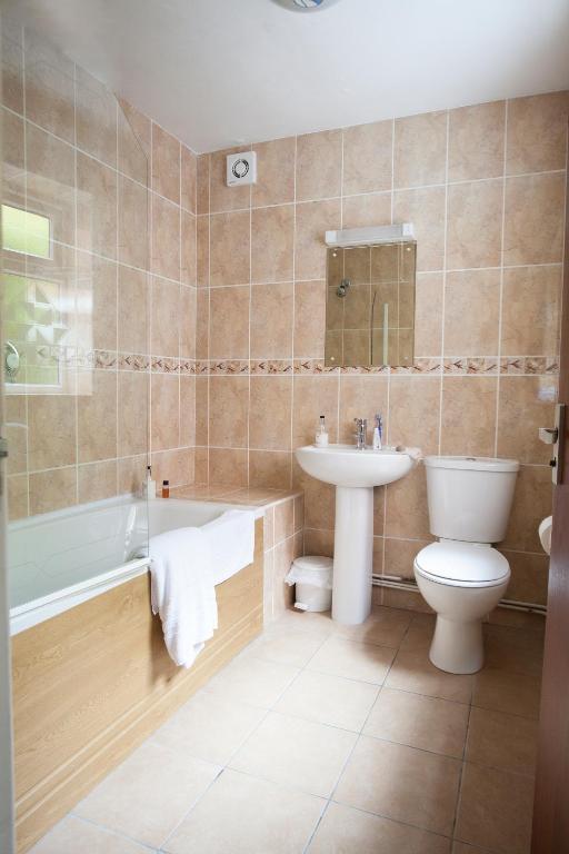 וולברהאמפטון Barons Court Hotel חדר תמונה