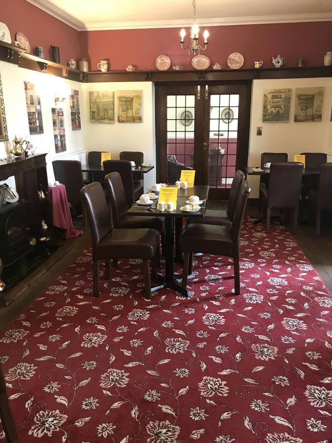 וולברהאמפטון Barons Court Hotel מראה חיצוני תמונה