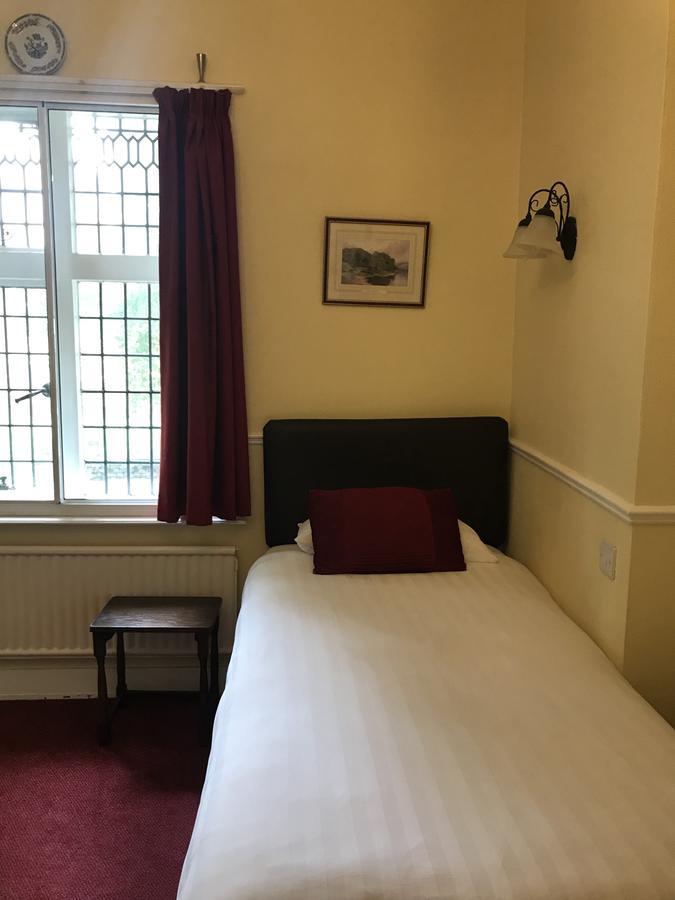 וולברהאמפטון Barons Court Hotel מראה חיצוני תמונה