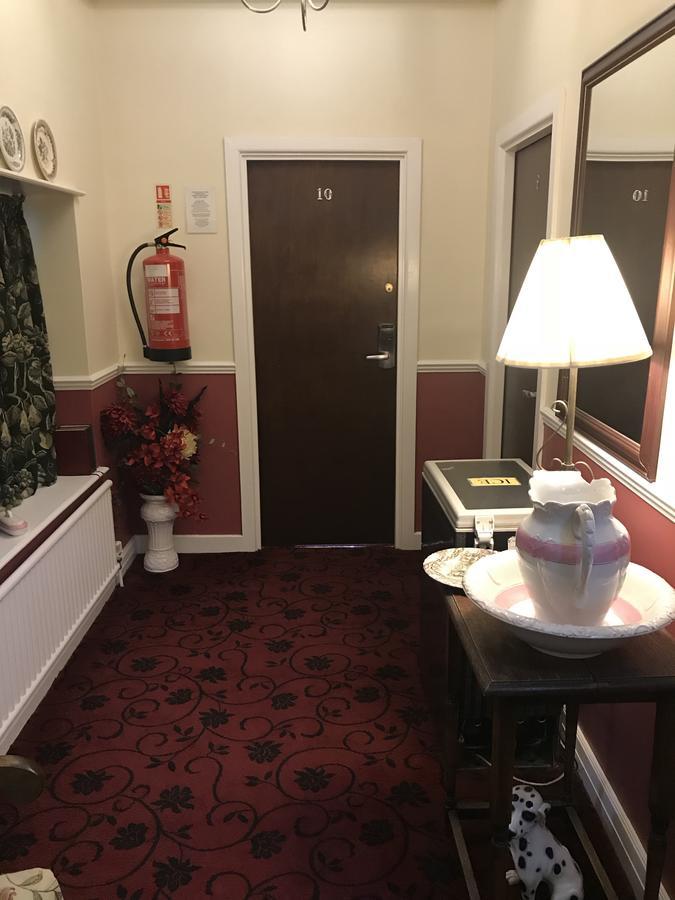 וולברהאמפטון Barons Court Hotel מראה חיצוני תמונה