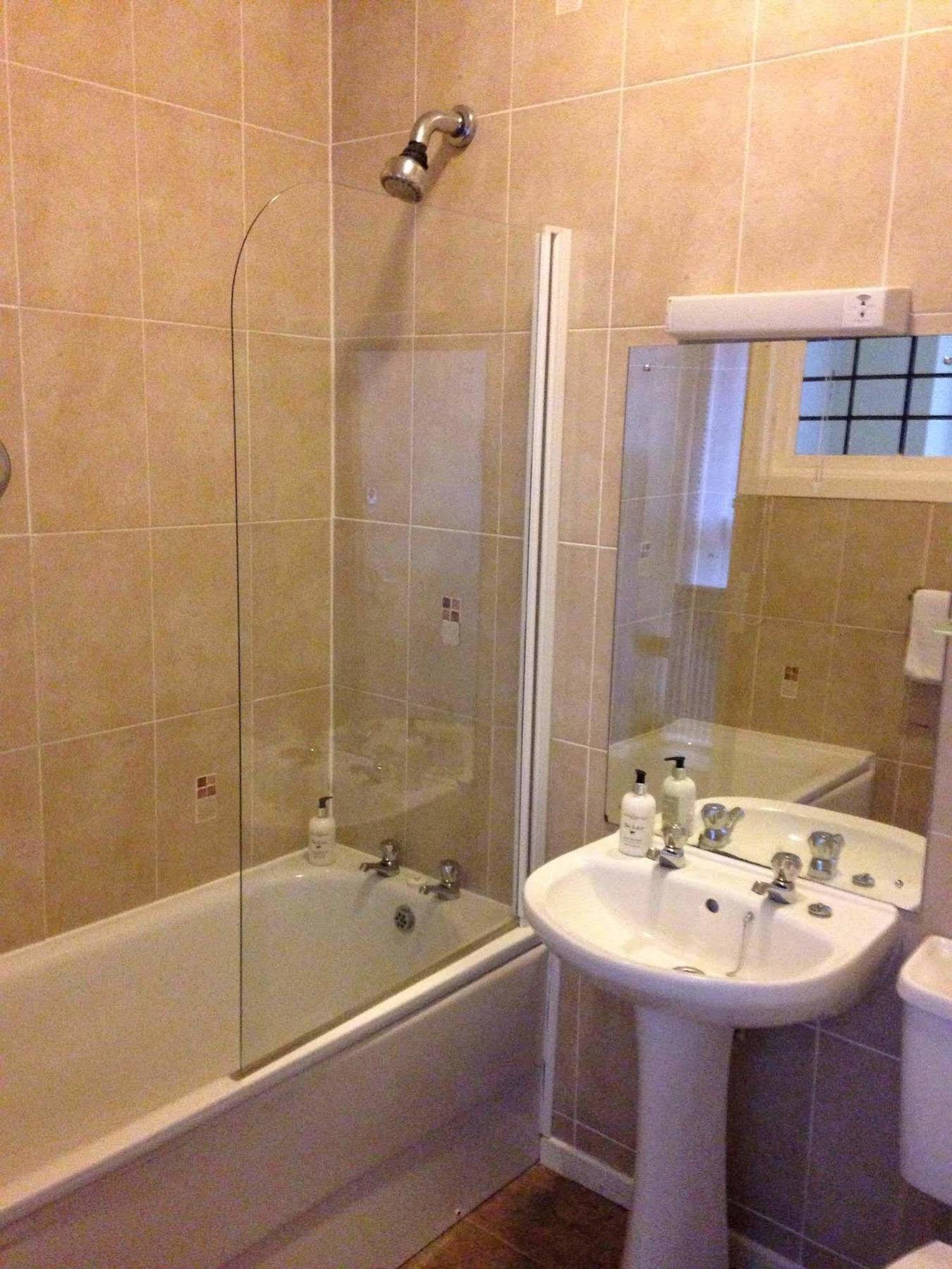 וולברהאמפטון Barons Court Hotel מראה חיצוני תמונה