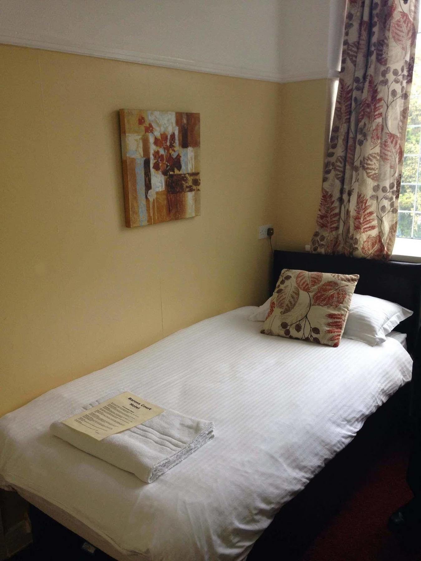 וולברהאמפטון Barons Court Hotel מראה חיצוני תמונה