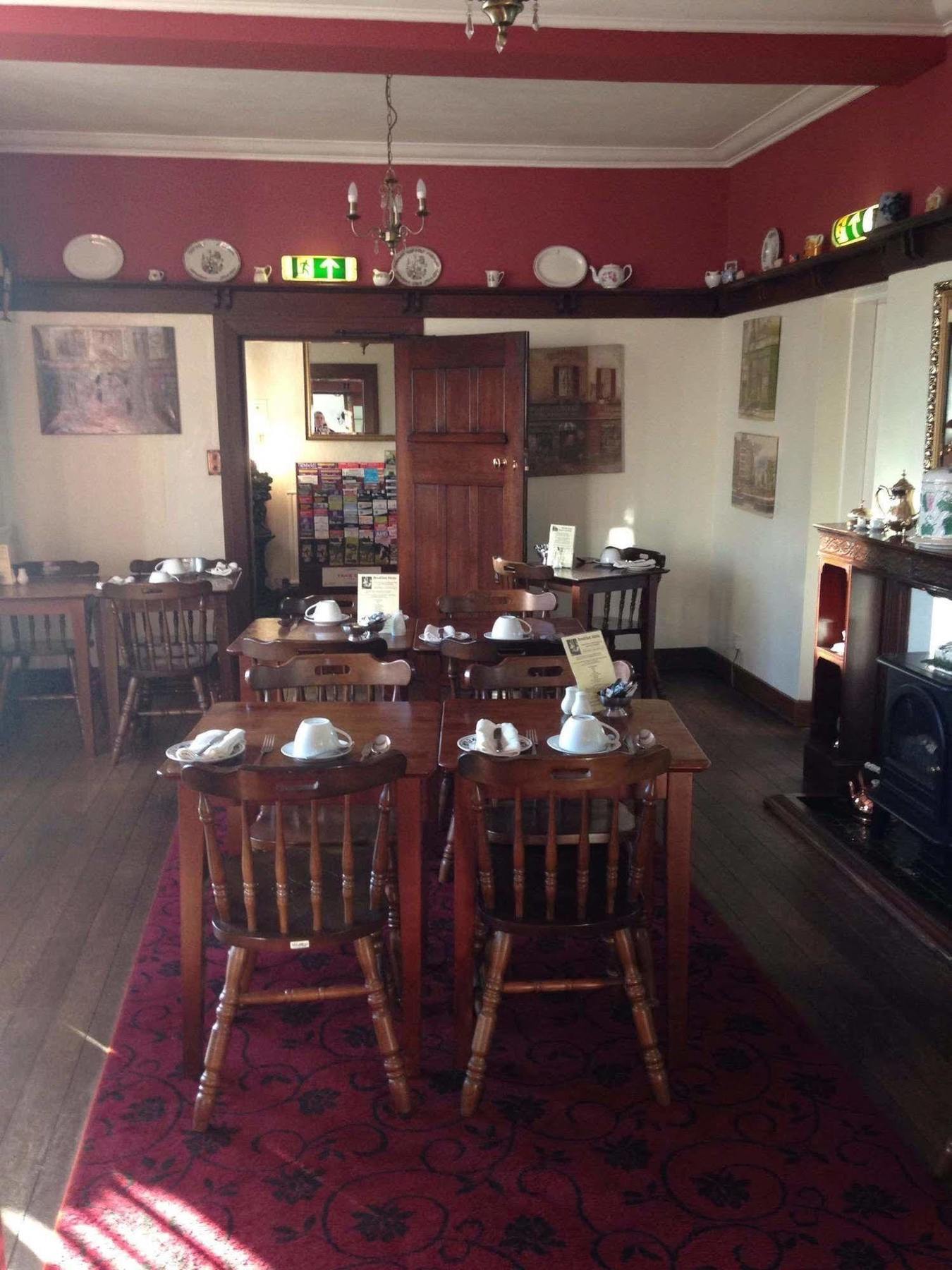 וולברהאמפטון Barons Court Hotel מראה חיצוני תמונה