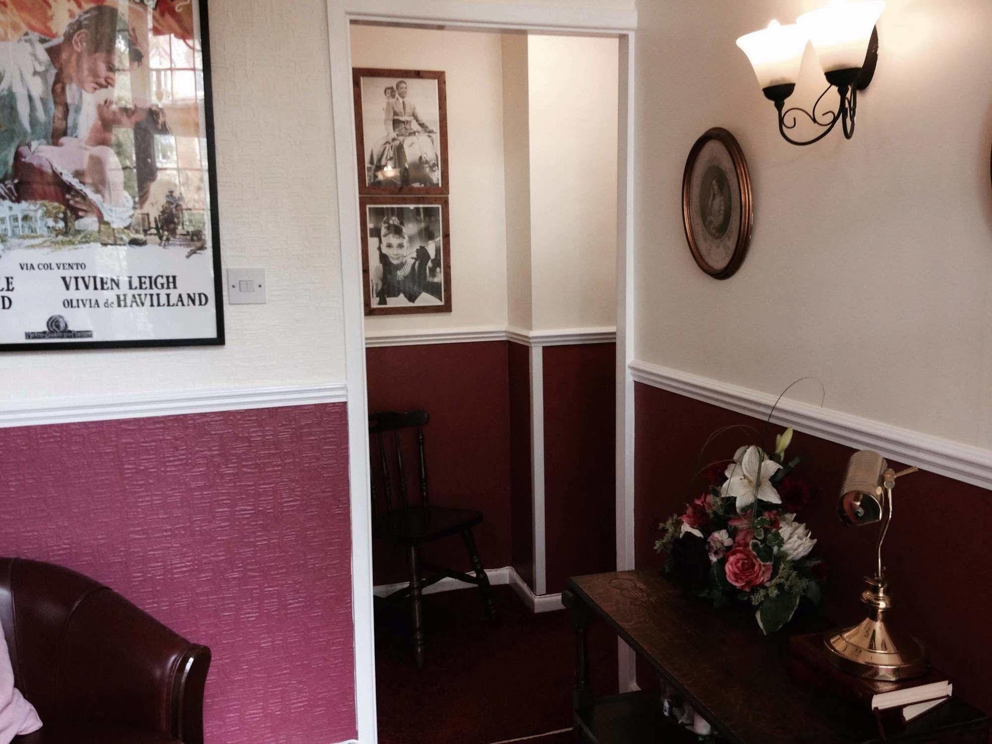 וולברהאמפטון Barons Court Hotel מראה חיצוני תמונה