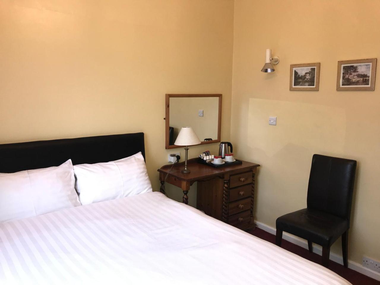 וולברהאמפטון Barons Court Hotel מראה חיצוני תמונה