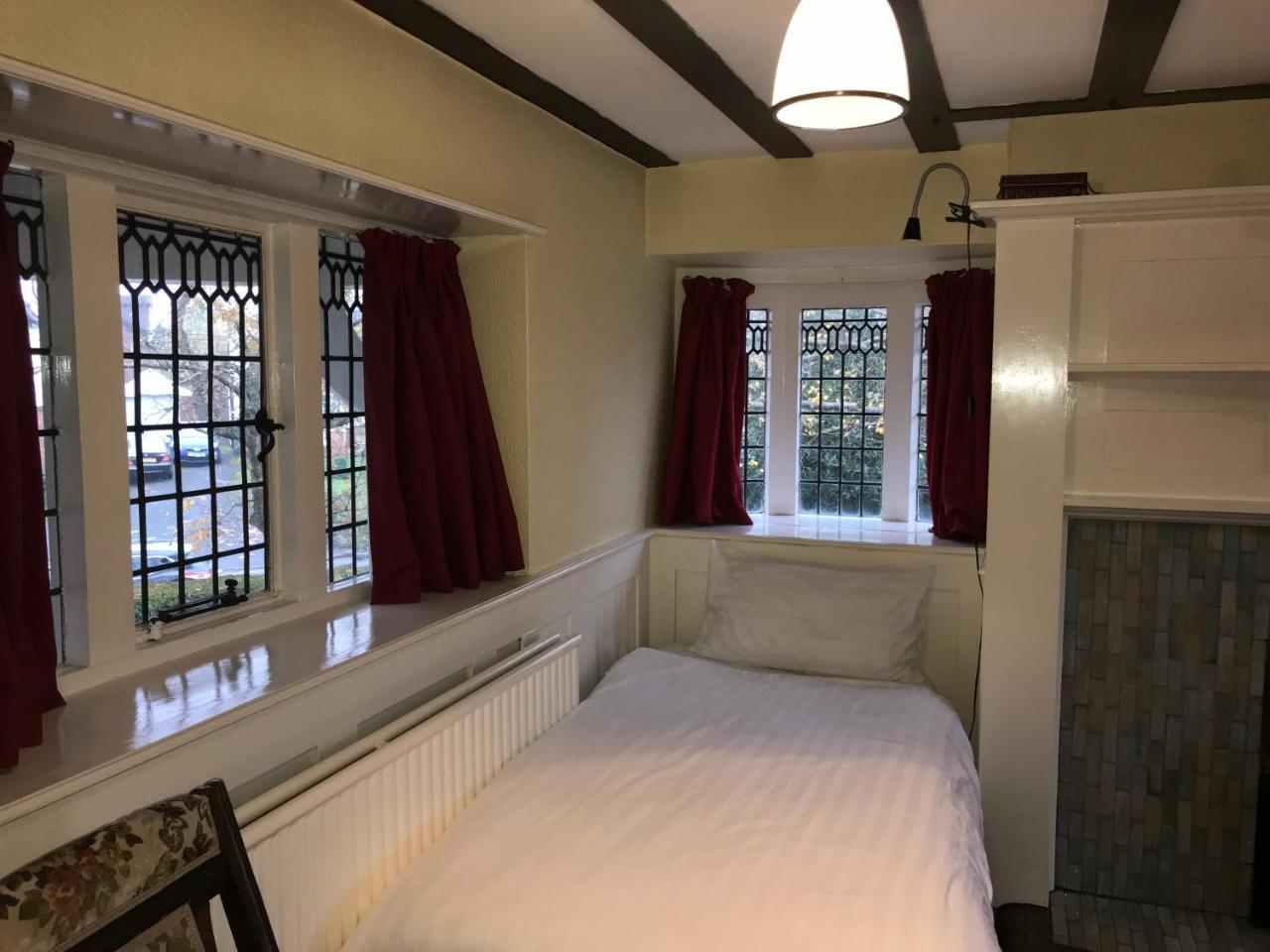 וולברהאמפטון Barons Court Hotel מראה חיצוני תמונה