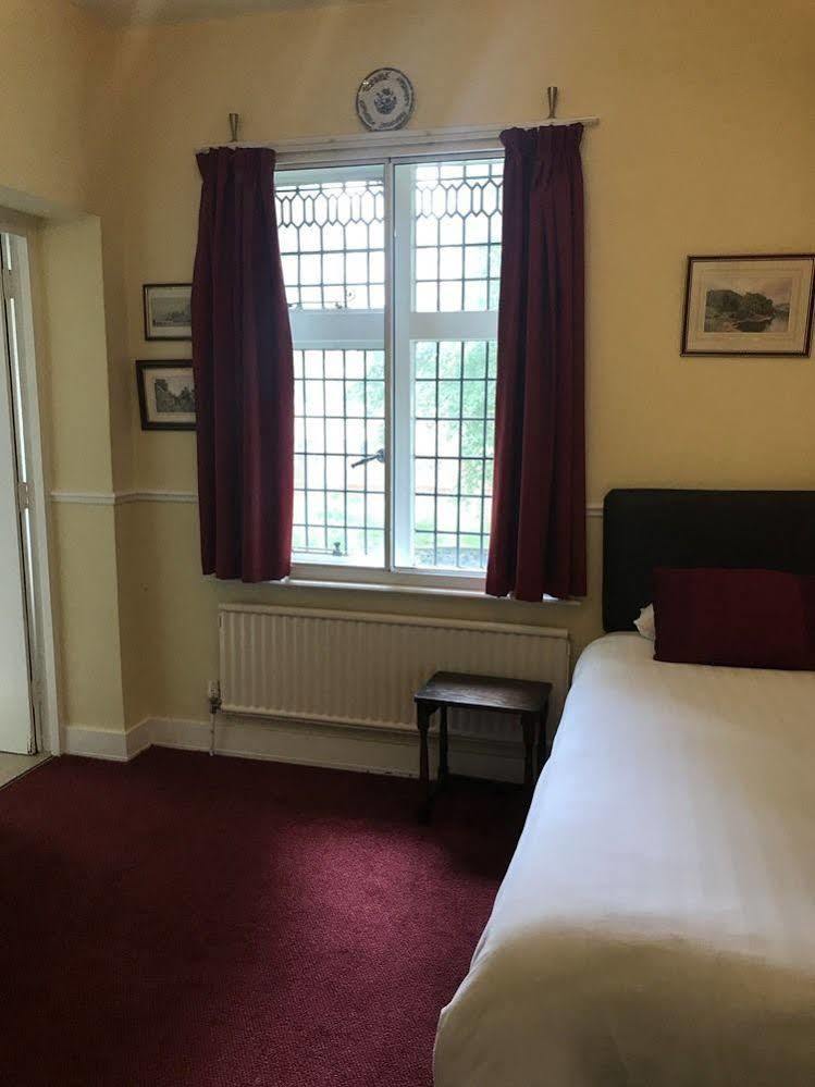וולברהאמפטון Barons Court Hotel מראה חיצוני תמונה